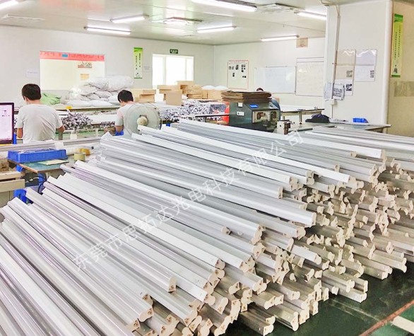Dongguan manufacturers provide LED fluorescent tube processing