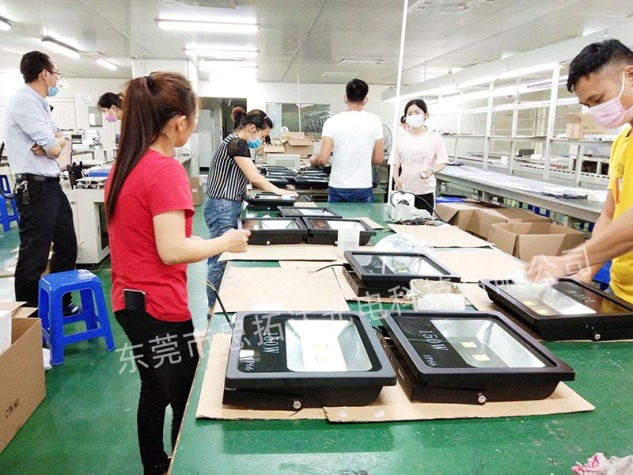 100W 150W flood light processing and assembly